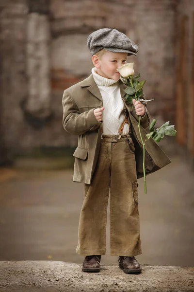 Little Boy Waiting Meeting Girl Old Town — Stock Photo, Image