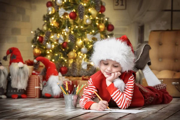 Enfant Jouant Dans Grenier Intérieur Noël — Photo