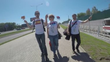 Futbol hayranları Stadyumu olacak. Futbol hayranları onların favori futbol takım bayrakları ile ailesinin futbol maçına gidiyoruz. Samara, Russa, Dünya Kupası 2018