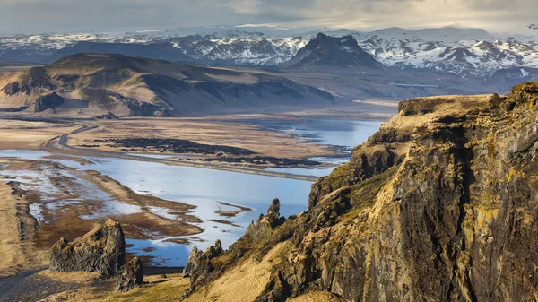 ヴィック アイスランドのキャップ雪山の風景 — ストック写真