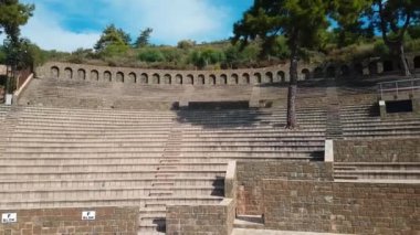Eski Şehir enkaz Türk amfi tiyatro kalıntıları. Arkeolojik cazibe. Antik kent Hierapolis Marmaris Türkiye'de yakın