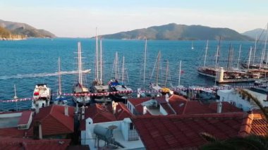 Marina yat ile Panorama yukarıdan. Hava veiw Körfezi