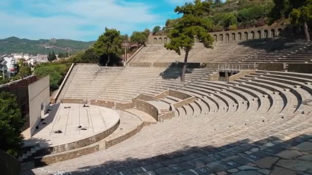 The ruins of old city debris of Turkish amphitheater. Archaeological Attraction. Ancient city Hierapolis near Marmaris in Turkey — Stock Video