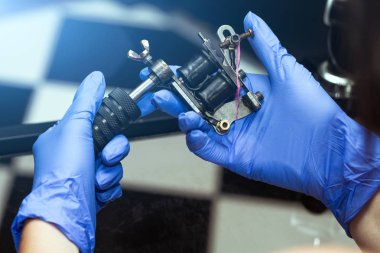 Bir mavi dövme makinesi-Tamam