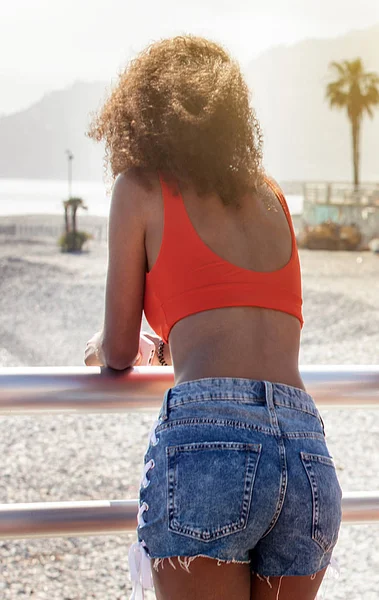 Красива Афро Американських Сексуальна Вагітна Дівчина Сонячний Літній День Італійському — стокове фото