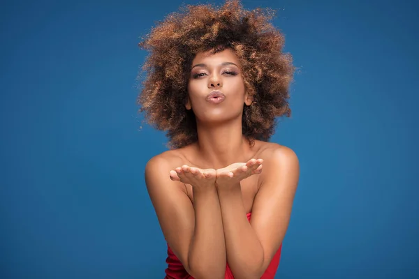 Piękno Portret African American Kobieta Makijaż Afro Fryzurę Glamour Dziewczyna — Zdjęcie stockowe