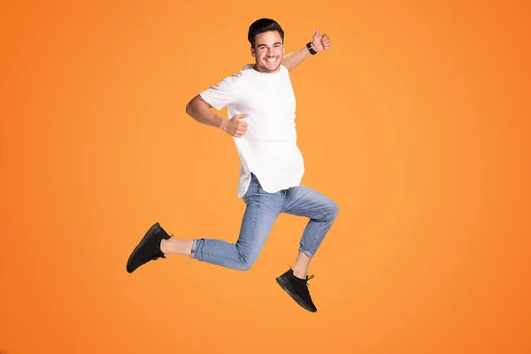Full Length Photo Smiling Young Man Showing Okay Symbol Jumping — Stock Photo, Image