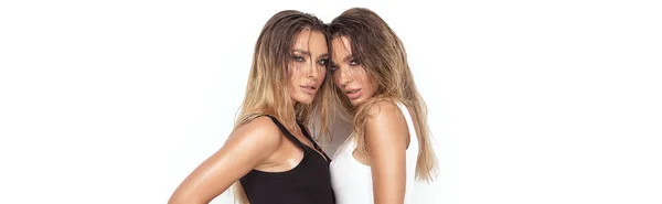 Sensuele Twins Vrouwen Met Fit Slanke Lichamen Die Zich Voordeed — Stockfoto