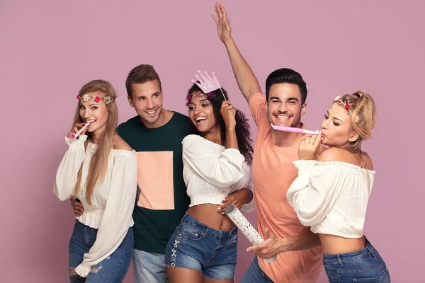 Group Beautiful Young People Partying Together Posing Pink Studio Background — Stock Photo, Image