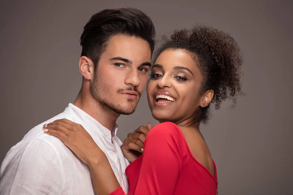 Bonito Jovem Casal Amoroso Posando Juntos Emoções Amor — Fotografia de Stock