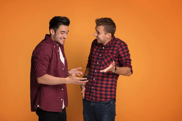 Happy Young Fashionable Two Men Using Smart Phone Studio — Stock Photo, Image