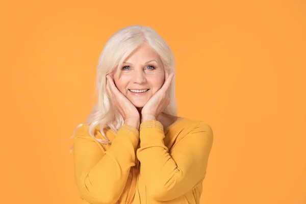 Porträtt Mogen Kvinna Med Perfekt Hud Närbild Ansikte Happy Senior — Stockfoto