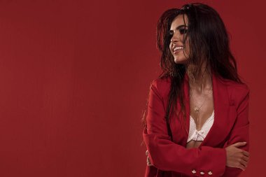 Muhteşem genç esmer kadın yüz fotoğraf güzellik kız mükemmel makyaj. Seksi esmer Bayan.