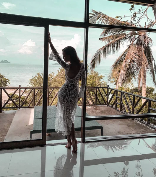 Piękna Kobieta Relaksujący Urlop Zdjęcie Plaży Latem Tropikalna Wyspa Paradise — Zdjęcie stockowe