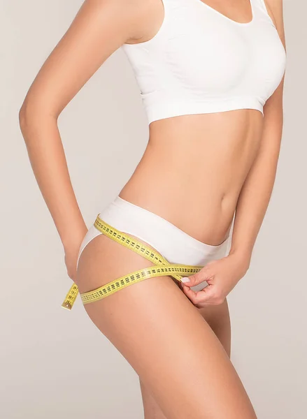 Femeia Măsoară Forma Perfectă Corpului Frumos Conceptul Stil Viață Sănătos — Fotografie, imagine de stoc