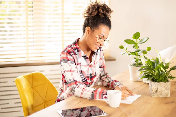 Afro woman working at the office. — Stock Photo, Image