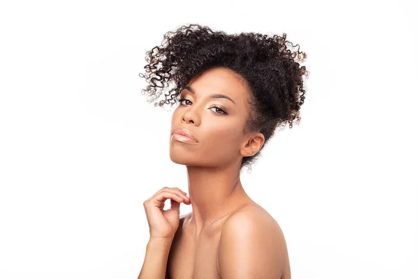 Skönhet porträtt av afro kvinna. — Stockfoto