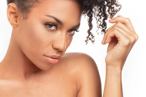 Ritratto di bellezza di donna afro . — Foto Stock