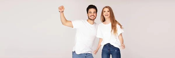 Feliz casal de jovens a sorrir. Expressão facial . — Fotografia de Stock