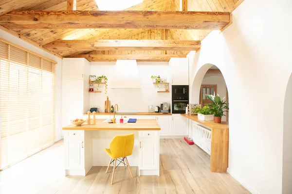 White kitchen with large center island. — Stock Photo, Image