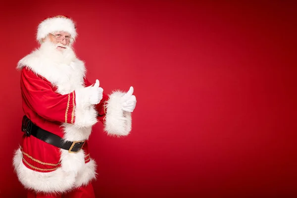 Gerçek Noel Baba tamam işareti gösteriyor.. — Stok fotoğraf