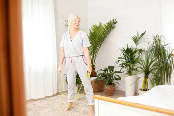 Seniorin Beim Sport Aktive Reife Frau Macht Stretching Übung Hause — Stockfoto