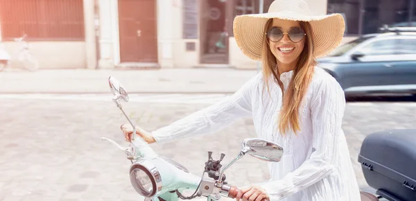 Beautiful Smiling Woman Driving Scooter City Street — Stock Photo, Image
