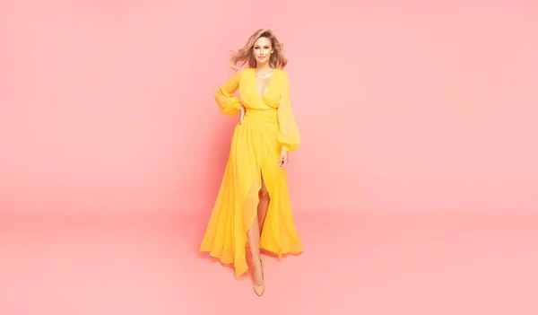Happy Young Blonde Woman Maxi Yellow Dress Posing Pink Pastel — Stock Photo, Image