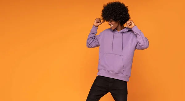 Happy Man Afro Hair Wearing Fashionable Hoodie Dancing Orange Background — Stock Photo, Image