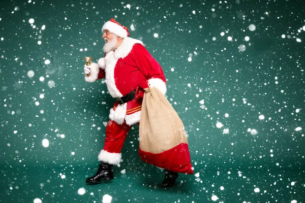 Volledige Foto Van Echte Goede Oude Kerstman Met Geschenken Een — Stockfoto