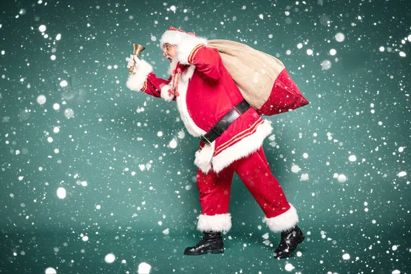 Volledige Foto Van Echte Goede Oude Kerstman Met Geschenken Een — Stockfoto