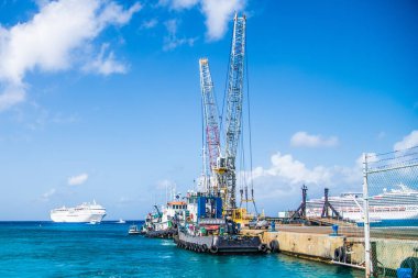 Grand cayman rıhtımında balıkçı tekneleri