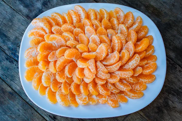 オレンジ色の果物 オレンジを食べる準備ができています — ストック写真
