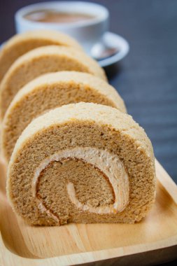 Küçük kek kahve krem, kahve molası süresi ile rulo.