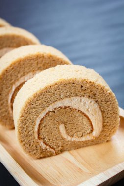 Küçük kek kahve krem, kahve molası süresi ile rulo.