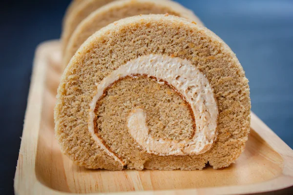 Küçük kek kahve krem, kahve molası süresi ile rulo.