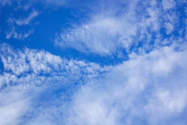Mavi Gökyüzünde Bulutlar Çok Çok Güzel — Stok fotoğraf