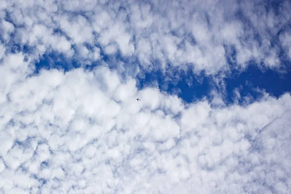 Mavi Gökyüzünde Bulutlar Çok Çok Güzel — Stok fotoğraf