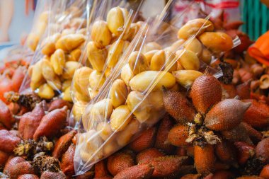 Salacca çam veya salacca zalacca yerel geleneksel Tay meyvedir.