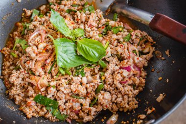 Tay gıda, baharatlı domuz salata (Larb Moo kıyılmış).