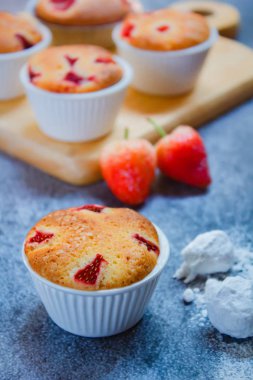 Lezzetli çilekli kek tarzı ev yapımı, Sevgililer kavramı.