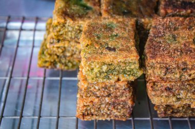 Sarımsak chives, Kanom Kuicheai ile doldurulmuş buharda pişmiş hamur tatlısı.