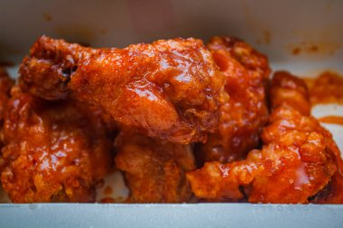 Kızarmış tavuk kanadı..