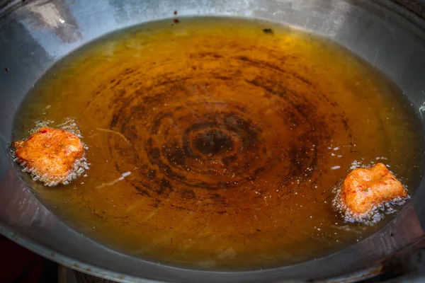 Bolo de peixe frito tailandês (Tod Mun Pla), comida tailandesa tradicional . — Fotografia de Stock