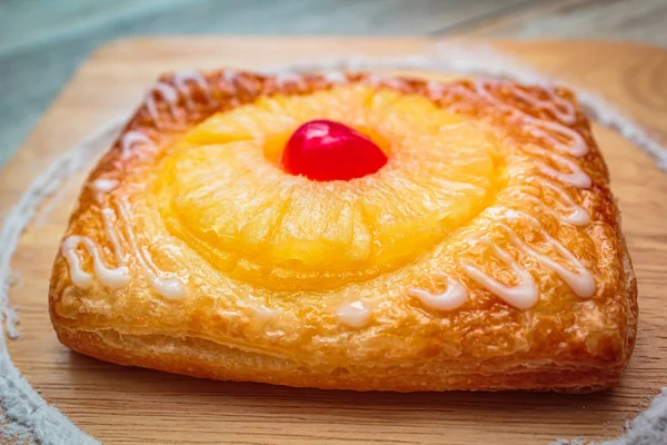 Torta de abacaxi é uma pastelaria doce . — Fotografia de Stock