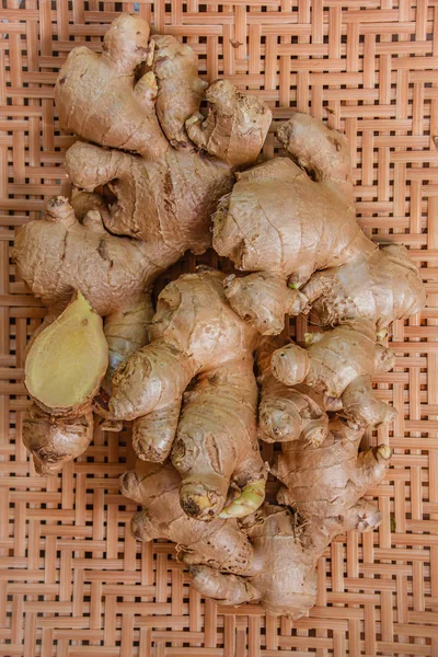 Fresh raw organic ginger root. — ストック写真