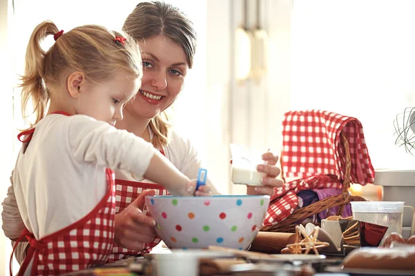 Jeune Mère Belle Fille Ans Faisant Pâte Pour Les Biscuits — Photo