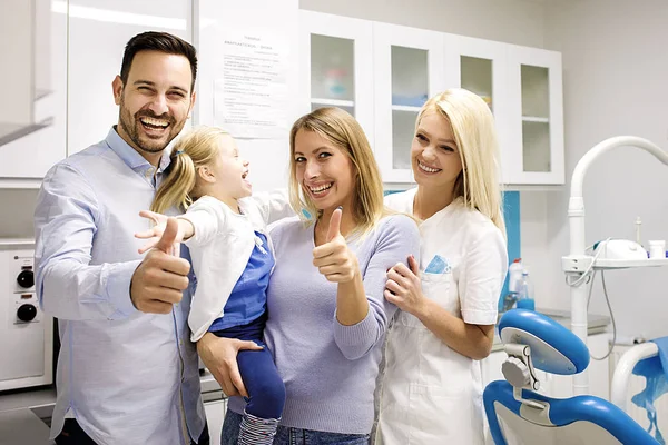 Bonito Criança Loira Primeira Vez Consultório Odontológico — Fotografia de Stock