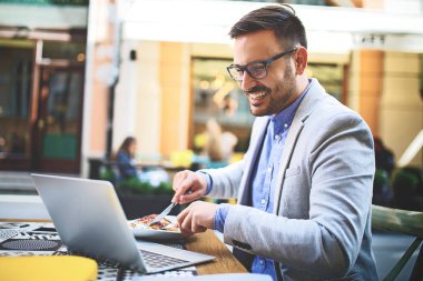 Kahvaltı ve onun işi Cafe iş adamı.