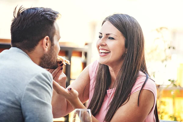 Jong Koppel Genieten Van Restaurant Ochtend — Stockfoto